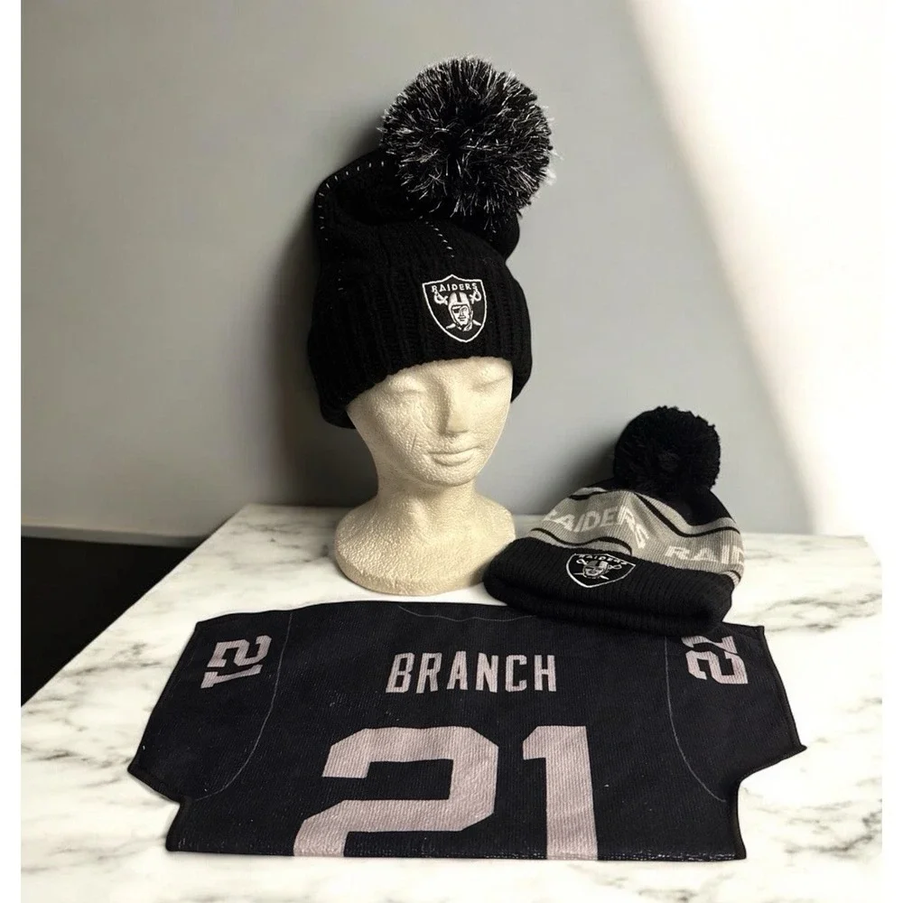 Lot Of Las Vegas Raiders NFL 2 Pom Knit Beanies + Cliff Branch‎ 21 Towel